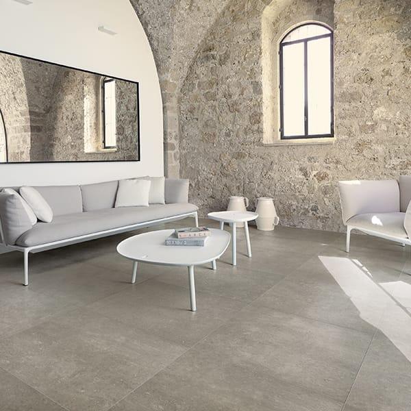 Grijze keramische binnentegel met betonlook